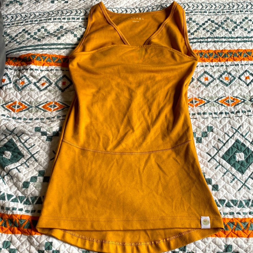LALABU Soothe tank shirt. Kangaroo pouch baby wearing top. Size Medium